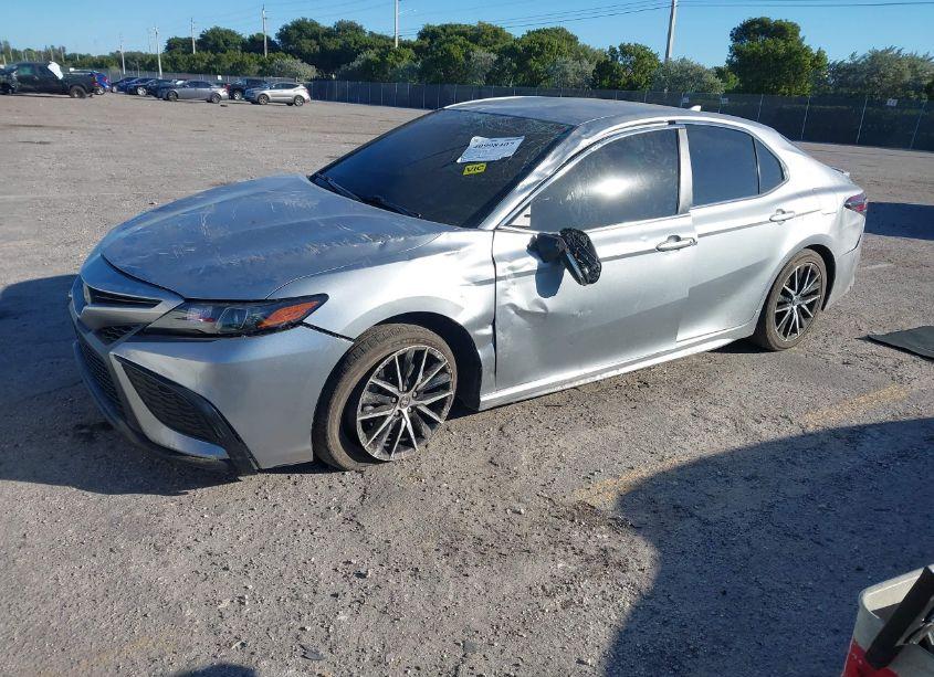 Photo 2 of 2022 Toyota Camry SE (VIN 4T1G11AK8NU700846)
