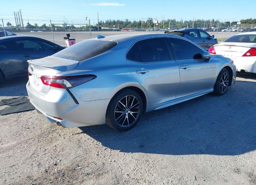Photo 4 of 2022 Toyota Camry SE (VIN 4T1G11AK8NU700846)