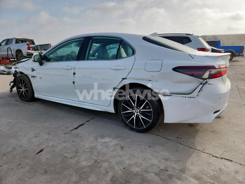 Photo 2 of 2022 TOYOTA CAMRY SE (VIN 4T1G11AK8NU714553)