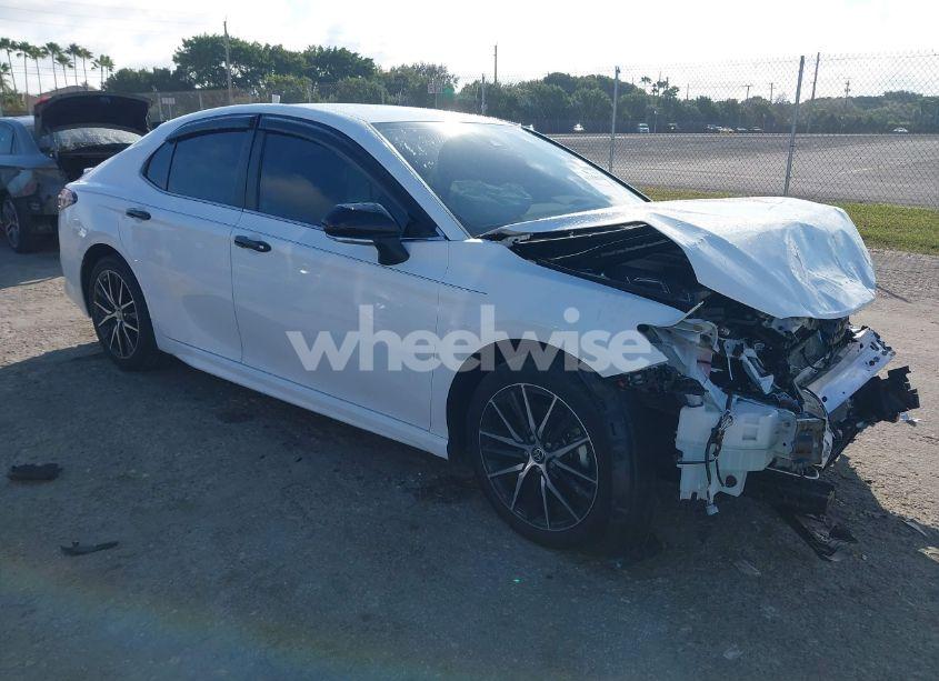 2023 Toyota Camry SE (VIN 4T1G11AK8PU732392) main photo