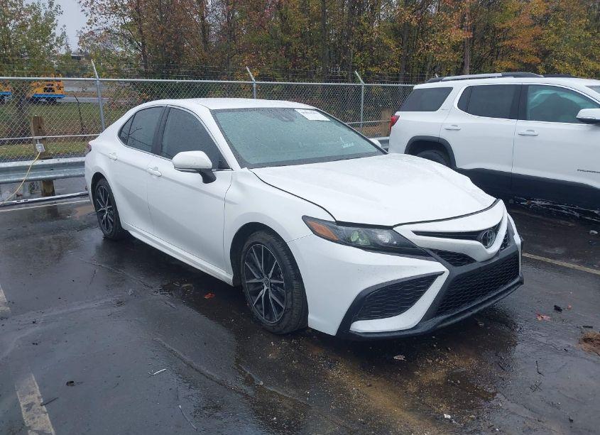 2023 Toyota Camry SE (VIN 4T1G11AK8PU743702) main photo