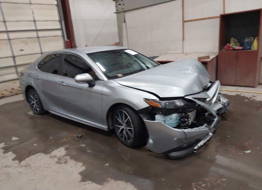 2024 Toyota Camry SE (VIN 4T1G11AK8RU192321) main photo