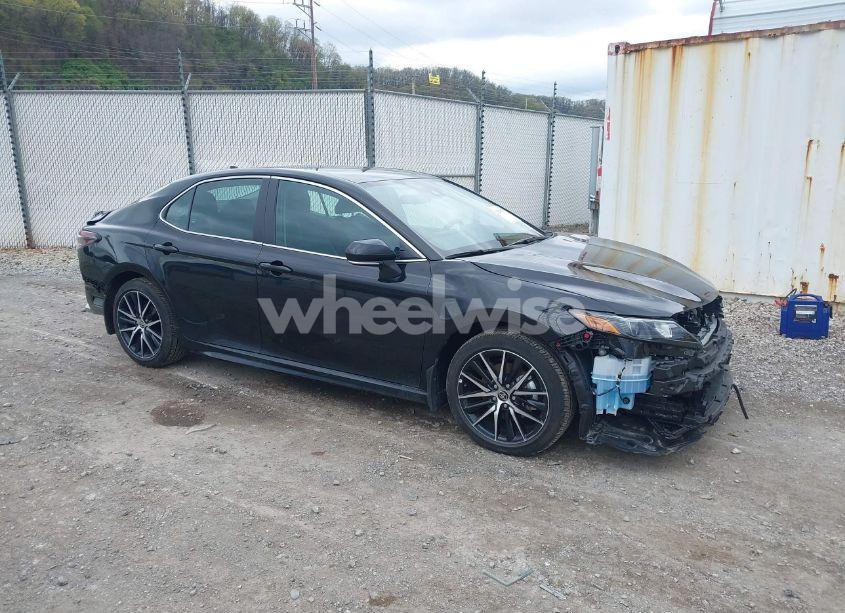 2024 Toyota Camry SE (VIN 4T1G11AK8RU207531) main photo