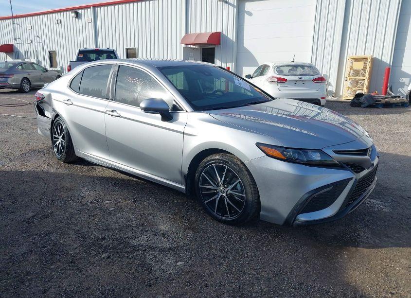 2024 Toyota Camry SE (VIN 4T1G11AK8RU208016) main photo