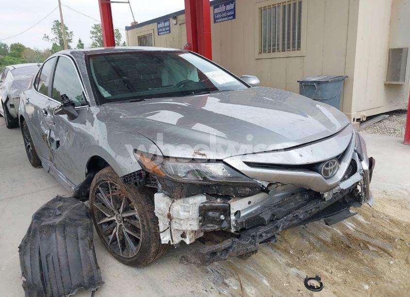 2024 Toyota Camry SE (VIN 4T1G11AK8RU216276) main photo