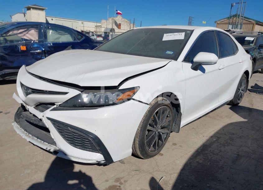 Photo 2 of 2024 Toyota Camry SE (VIN 4T1G11AK8RU220294)