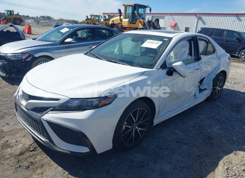 Photo 2 of 2024 Toyota Camry SE (VIN 4T1G11AK8RU231795)