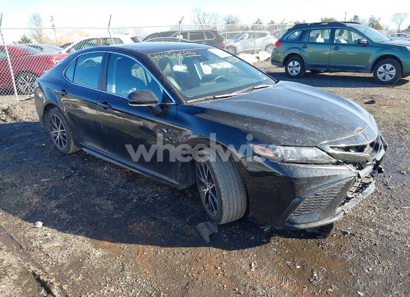 2024 Toyota Camry SE (VIN 4T1G11AK8RU842300) main photo