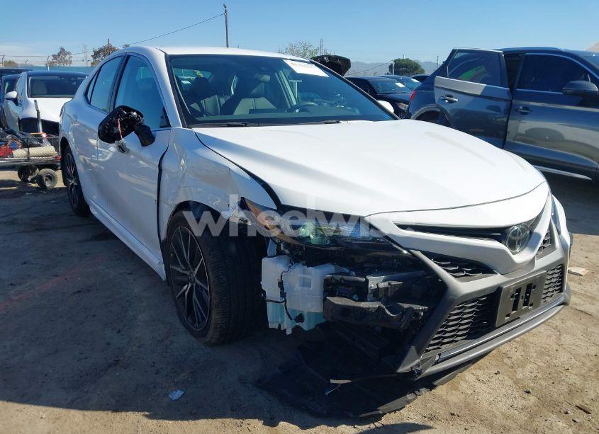 2024 Toyota Camry SE (VIN 4T1G11AK8RU882909) main photo