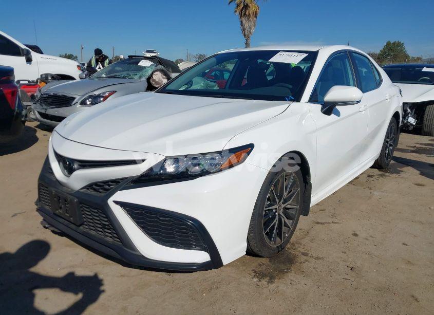 Photo 2 of 2024 Toyota Camry SE (VIN 4T1G11AK8RU882909)