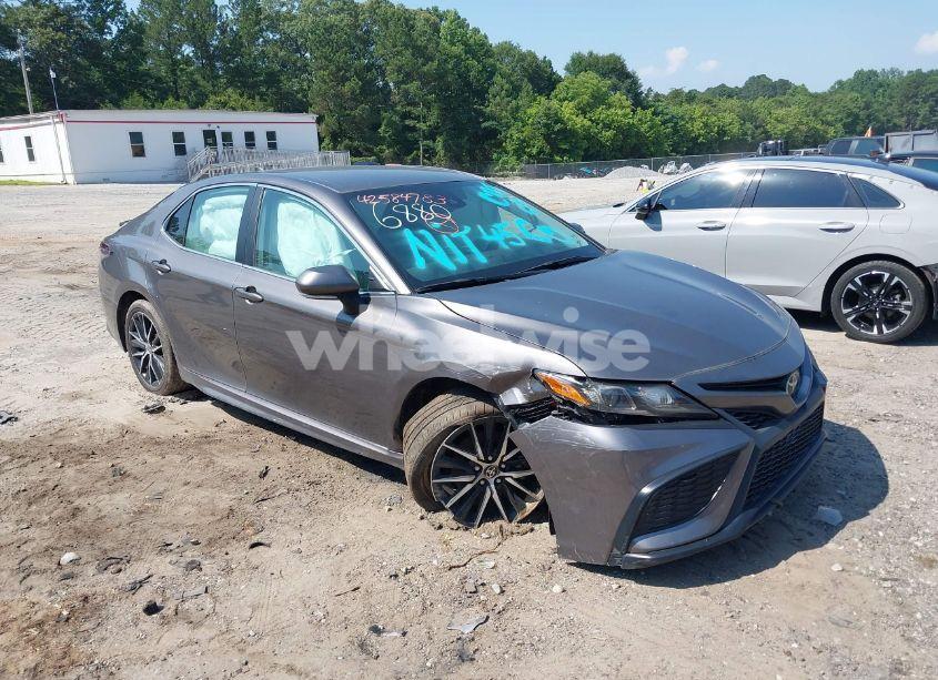 2024 Toyota Camry SE (VIN 4T1G11AK8RU886880) main photo