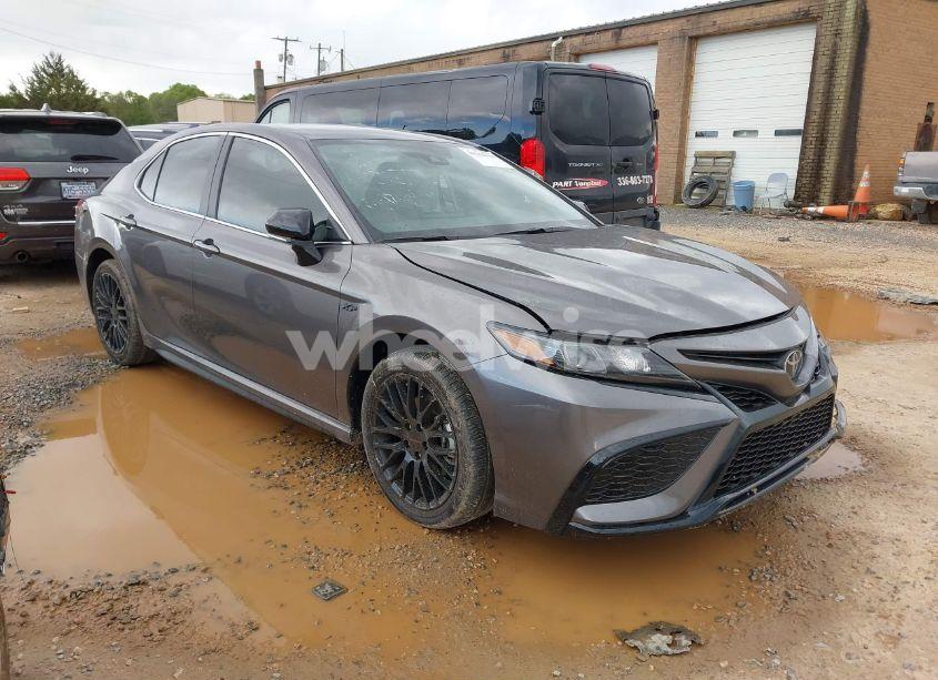 2024 Toyota Camry SE (VIN 4T1G11AK8RU888094) main photo