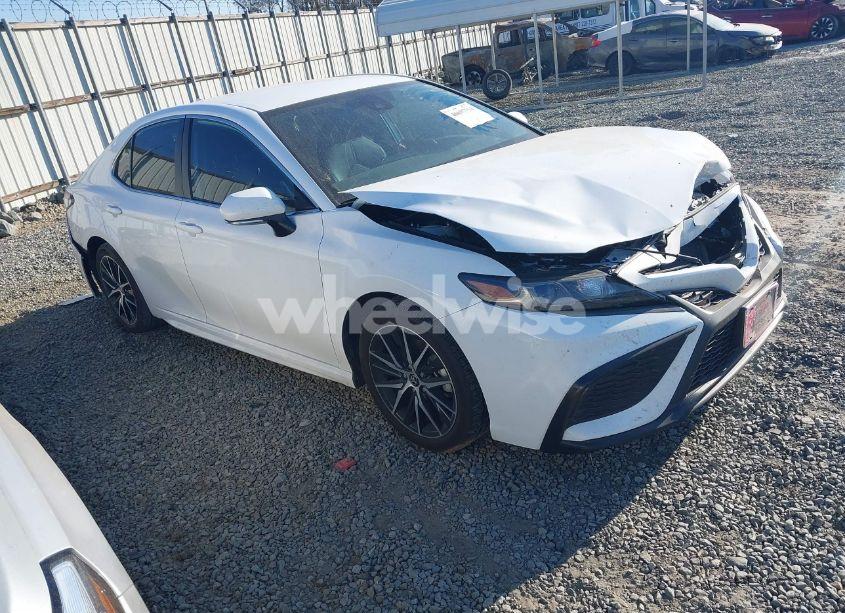 2024 Toyota Camry SE (VIN 4T1G11AK8RU888841) main photo