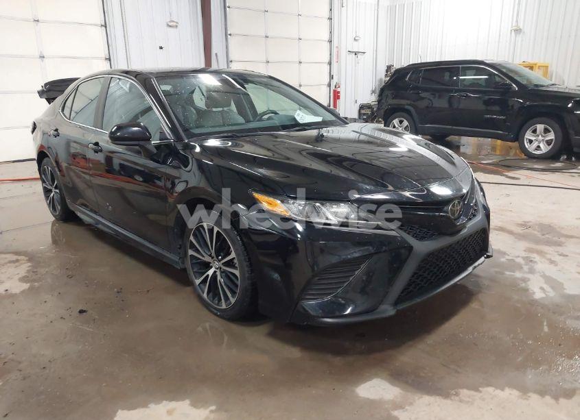 2020 Toyota Camry SE (VIN 4T1G11AK9LU316832) main photo