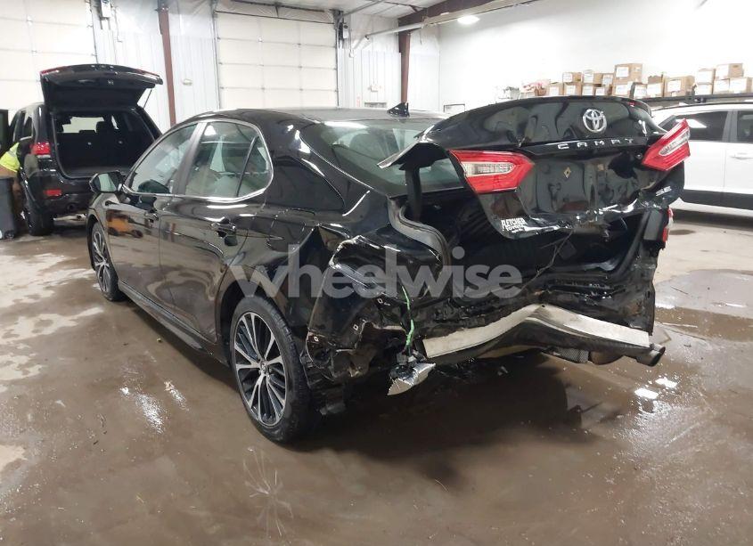 Photo 3 of 2020 Toyota Camry SE (VIN 4T1G11AK9LU316832)