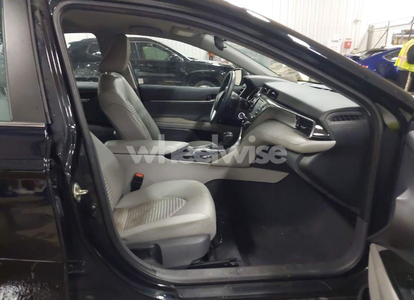 Photo 5 of 2020 Toyota Camry SE (VIN 4T1G11AK9LU316832)