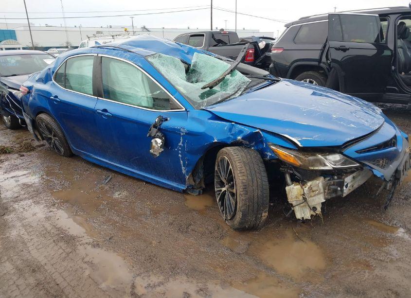 2020 Toyota Camry SE (VIN 4T1G11AK9LU325739) main photo