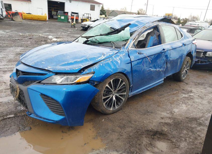 Photo 2 of 2020 Toyota Camry SE (VIN 4T1G11AK9LU325739)