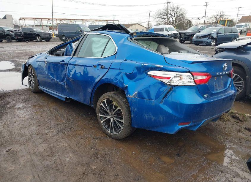 Photo 3 of 2020 Toyota Camry SE (VIN 4T1G11AK9LU325739)