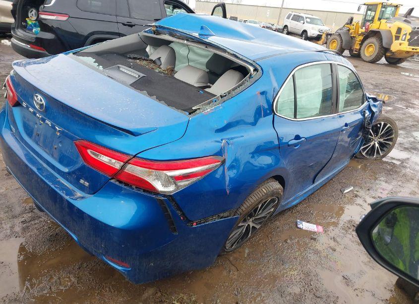 Photo 4 of 2020 Toyota Camry SE (VIN 4T1G11AK9LU325739)