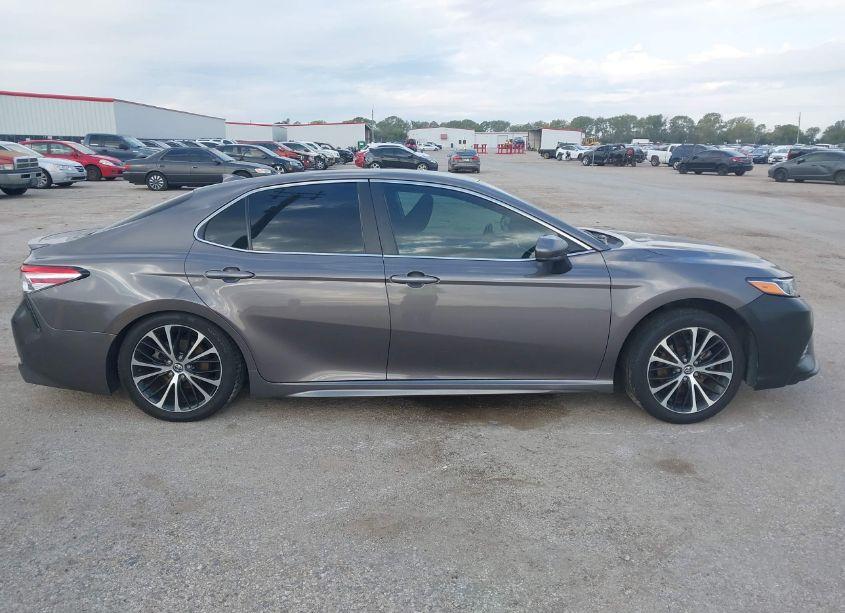 Photo 13 of 2020 Toyota Camry SE (VIN 4T1G11AK9LU328690)