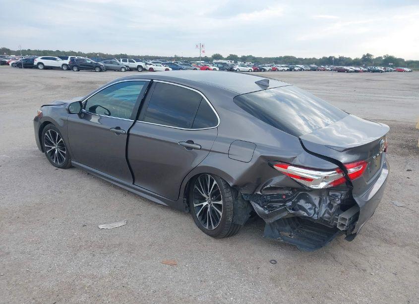 Photo 3 of 2020 Toyota Camry SE (VIN 4T1G11AK9LU328690)