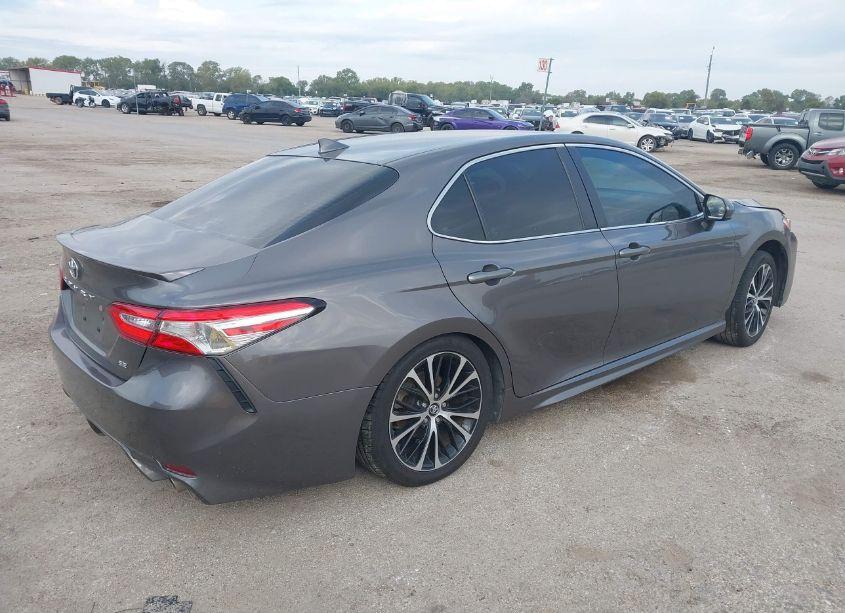 Photo 4 of 2020 Toyota Camry SE (VIN 4T1G11AK9LU328690)