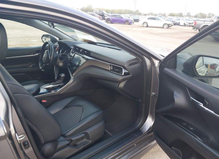 Photo 5 of 2020 Toyota Camry SE (VIN 4T1G11AK9LU328690)