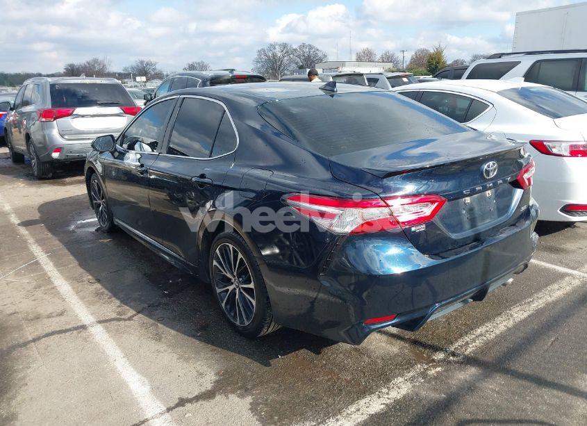 Photo 3 of 2020 Toyota Camry SE (VIN 4T1G11AK9LU331444)