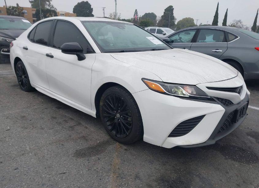 2020 Toyota Camry SE NIGHTSHADE EDITION (VIN 4T1G11AK9LU331458) main photo