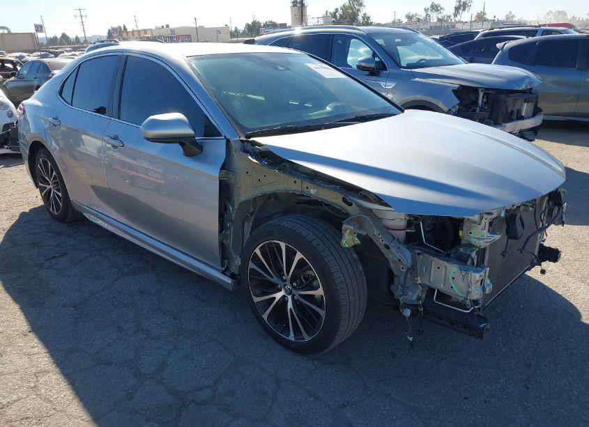 2020 Toyota Camry SE (VIN 4T1G11AK9LU333906) main photo