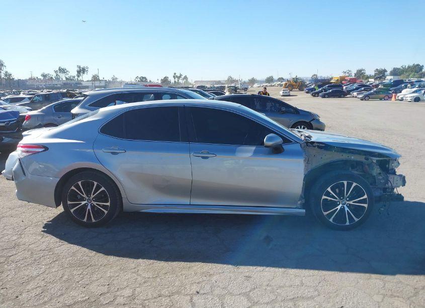 Photo 14 of 2020 Toyota Camry SE (VIN 4T1G11AK9LU333906)