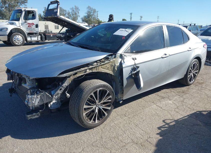 Photo 2 of 2020 Toyota Camry SE (VIN 4T1G11AK9LU333906)