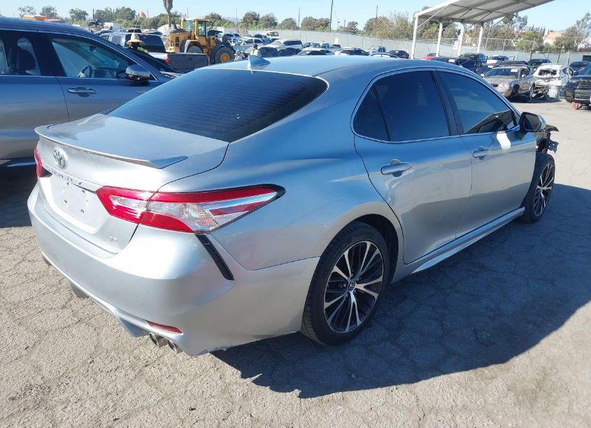 Photo 4 of 2020 Toyota Camry SE (VIN 4T1G11AK9LU333906)