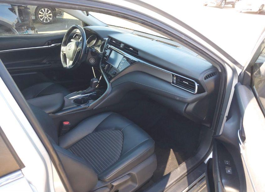 Photo 5 of 2020 Toyota Camry SE (VIN 4T1G11AK9LU333906)