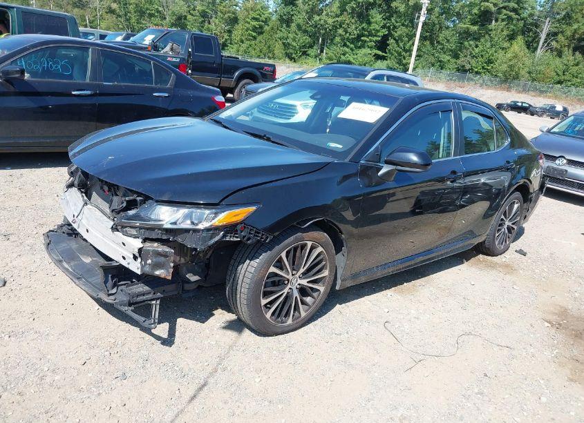 Photo 2 of 2020 Toyota Camry SE (VIN 4T1G11AK9LU860523)
