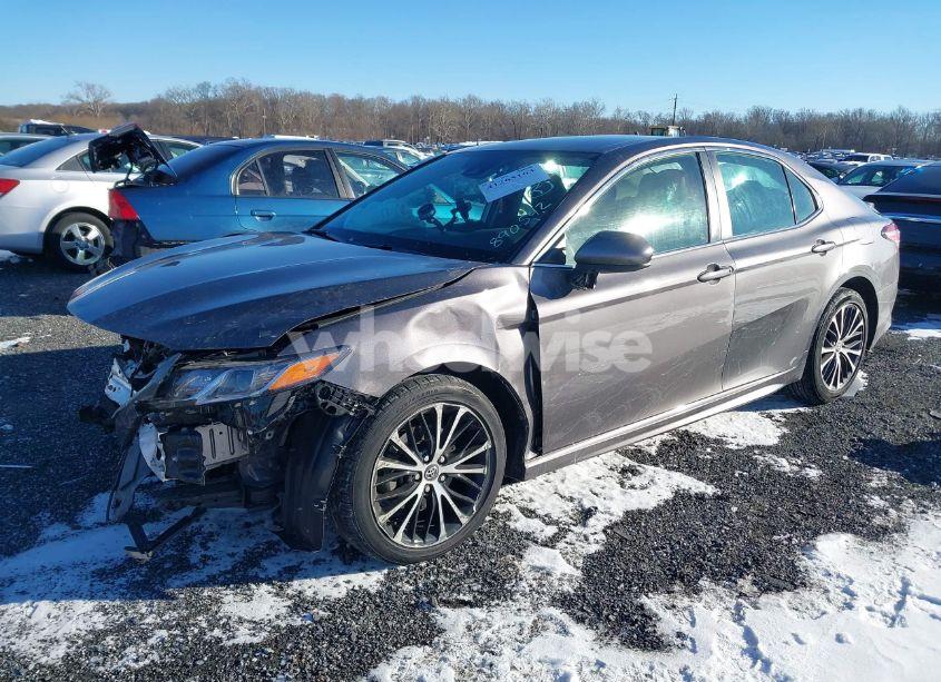 Photo 2 of 2020 Toyota Camry SE (VIN 4T1G11AK9LU890542)