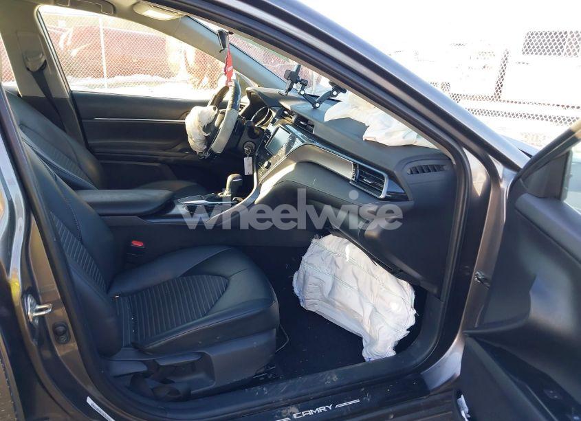 Photo 5 of 2020 Toyota Camry SE (VIN 4T1G11AK9LU890542)