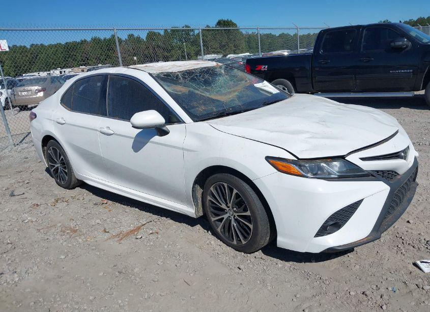 2020 Toyota Camry SE (VIN 4T1G11AK9LU892520) main photo