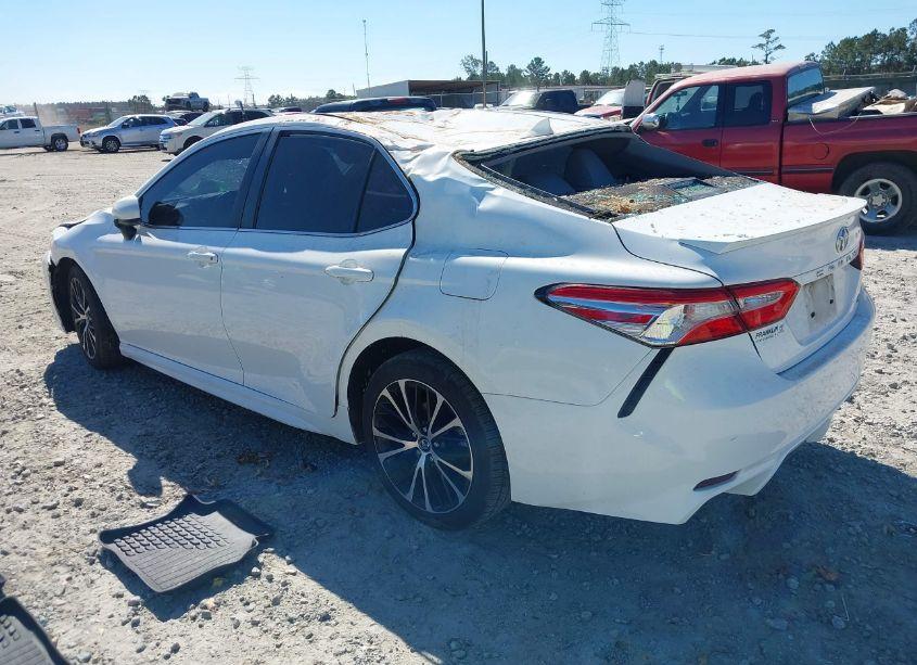 Photo 3 of 2020 Toyota Camry SE (VIN 4T1G11AK9LU892520)