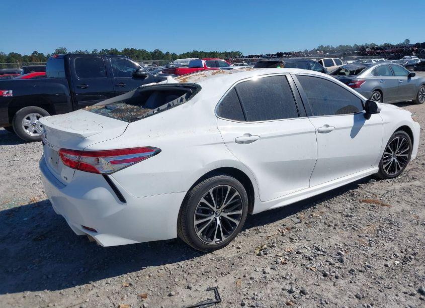 Photo 4 of 2020 Toyota Camry SE (VIN 4T1G11AK9LU892520)