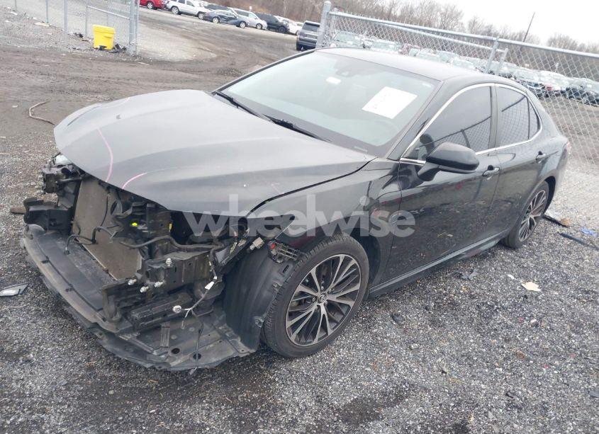 Photo 2 of 2020 Toyota Camry SE (VIN 4T1G11AK9LU908215)