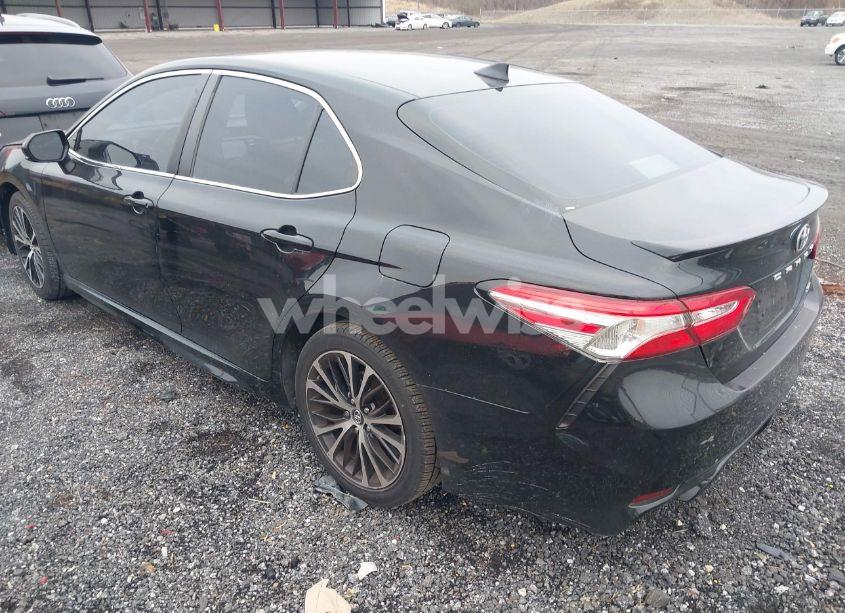 Photo 3 of 2020 Toyota Camry SE (VIN 4T1G11AK9LU908215)