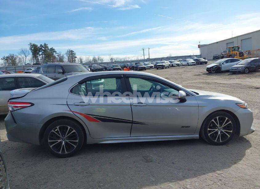 Photo 13 of 2020 Toyota Camry SE (VIN 4T1G11AK9LU939657)