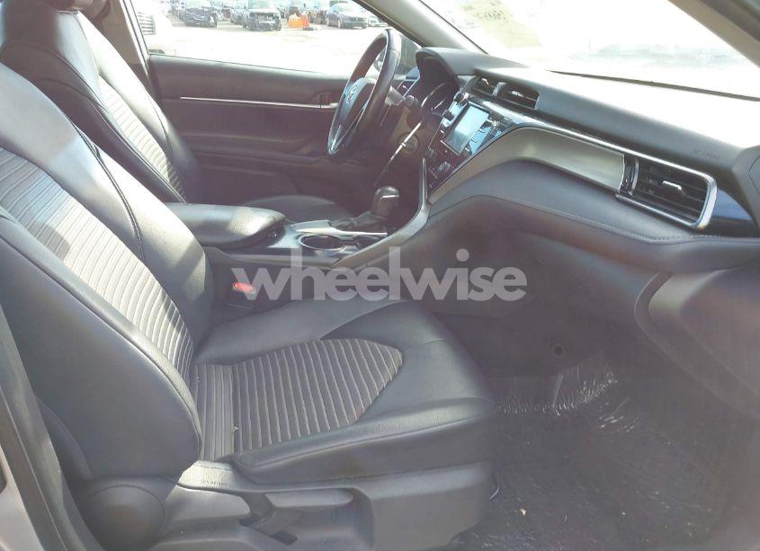 Photo 5 of 2020 Toyota Camry SE (VIN 4T1G11AK9LU939657)