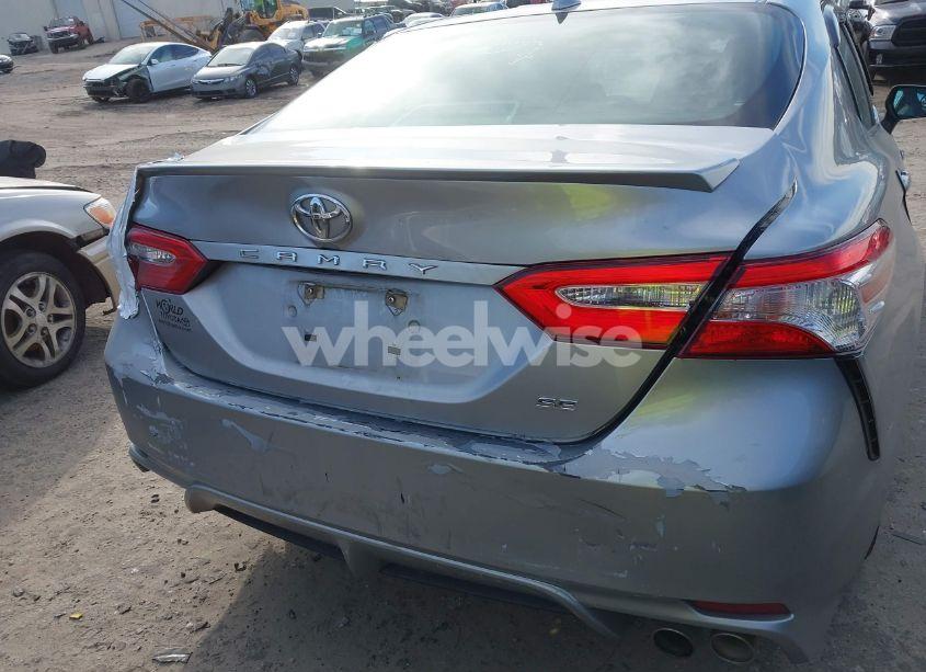 Photo 6 of 2020 Toyota Camry SE (VIN 4T1G11AK9LU939657)