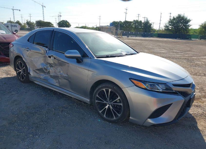2020 Toyota Camry SE (VIN 4T1G11AK9LU940940) main photo