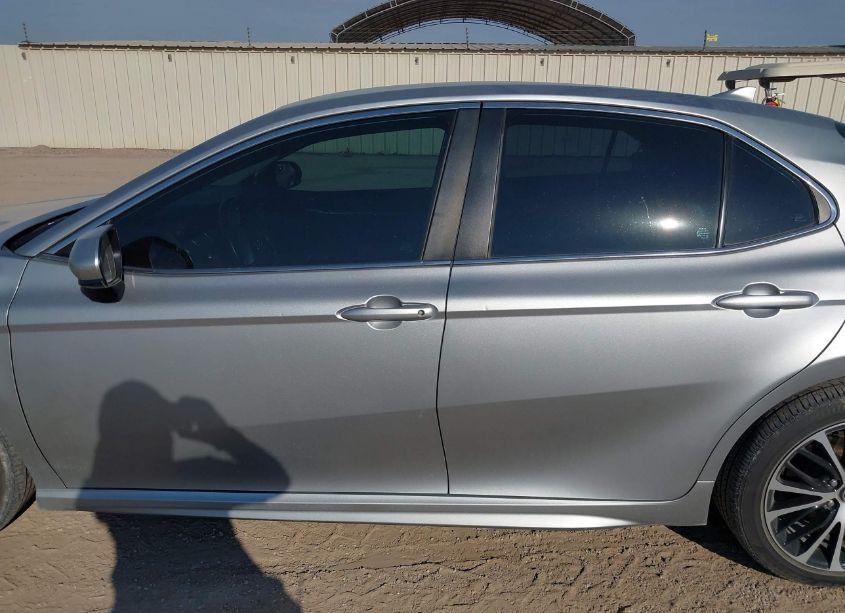 Photo 14 of 2020 Toyota Camry SE (VIN 4T1G11AK9LU940940)