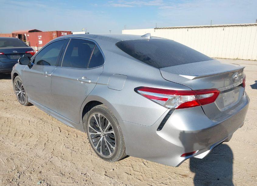 Photo 3 of 2020 Toyota Camry SE (VIN 4T1G11AK9LU940940)