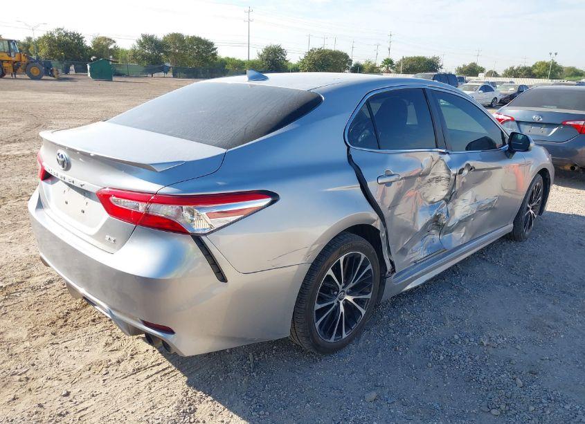 Photo 4 of 2020 Toyota Camry SE (VIN 4T1G11AK9LU940940)